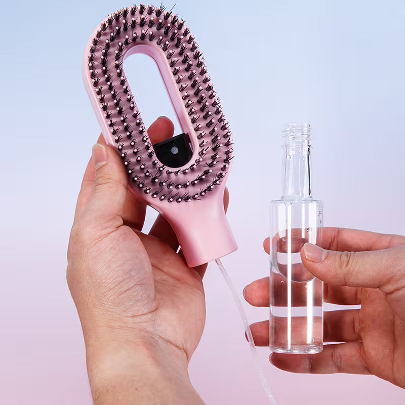 Brosse 2-en-1 avec spray intégré